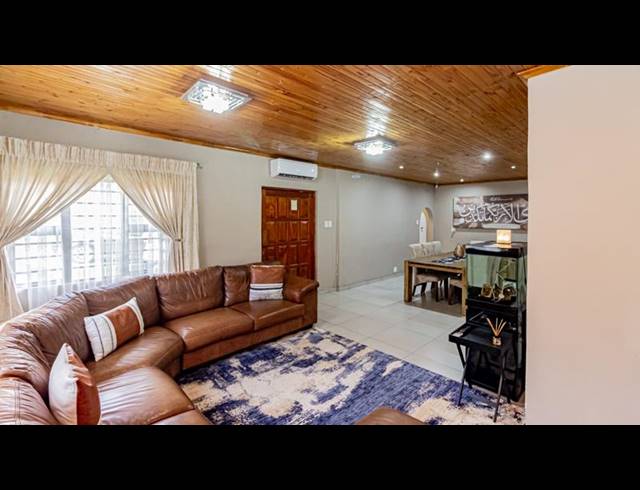 4 BEDROOM HOUSE FOR SALE IN CROSBY